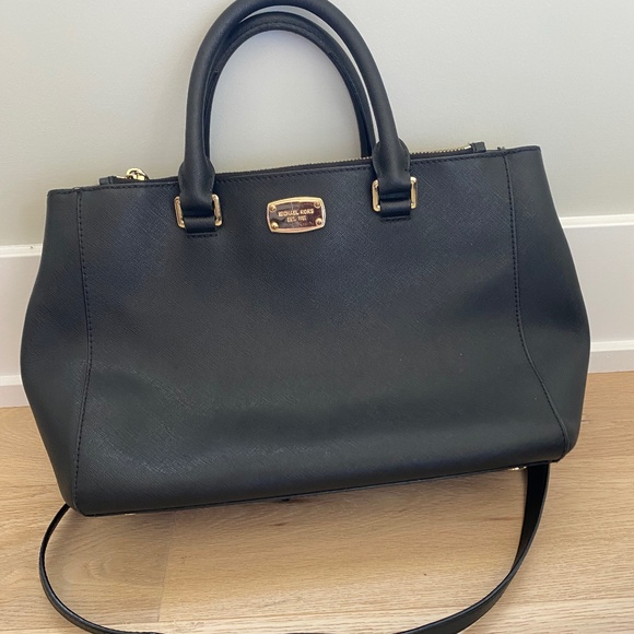 Michael Kors - Picture 1 of 8